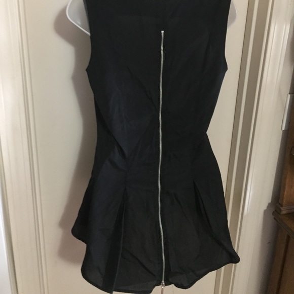 H&M Tops - H&M back zip flared tank